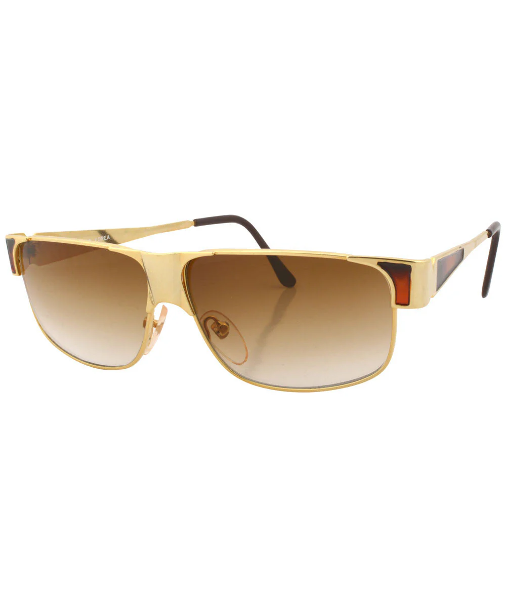 Cosmopolitan Flare Fashion Eyewear for Effortless City Style